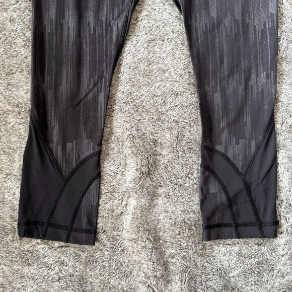 Lululemon Inspire Crop II Sz 4 - Picture 4 of 11